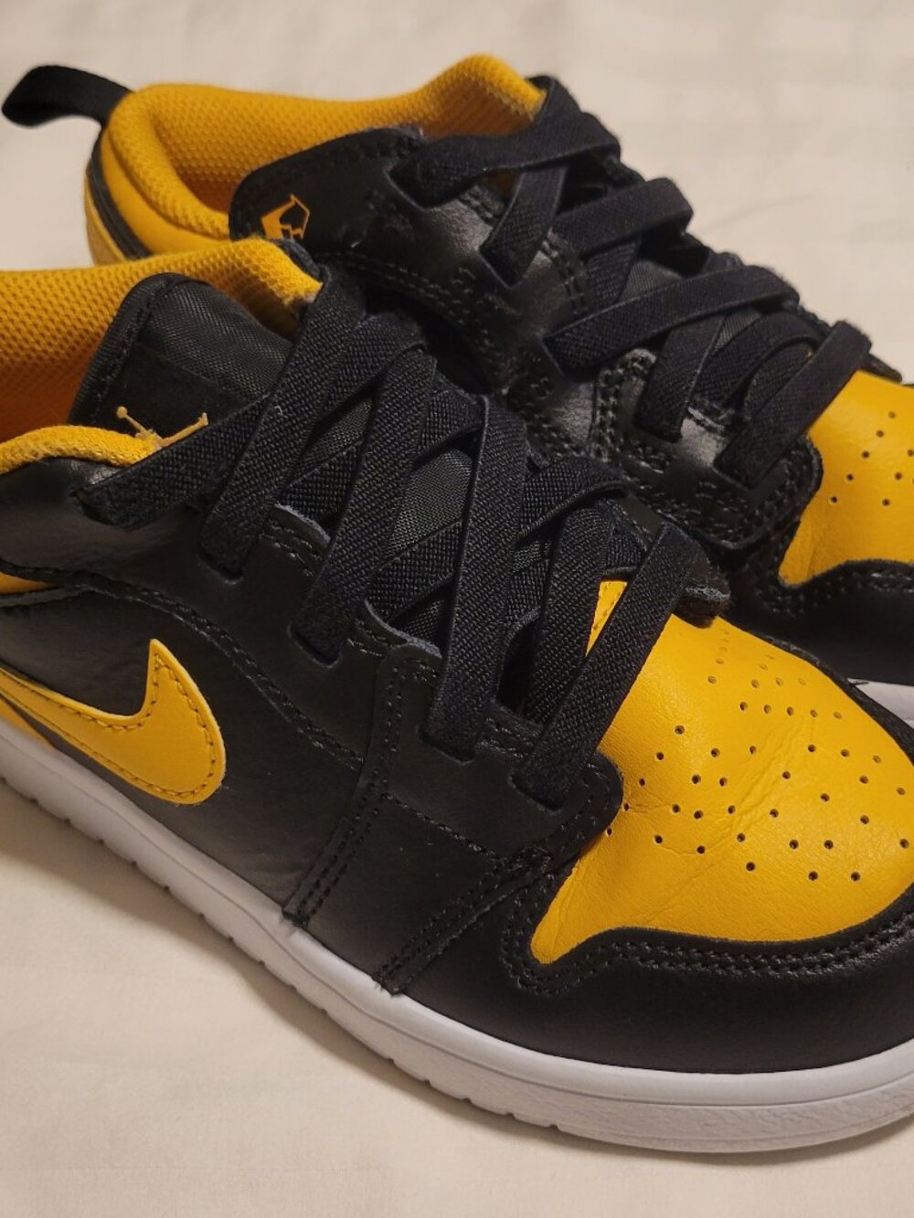 Nike Air Jordan 1 Low ALT Black White Yellow Ochre (PS) Boys 1Y DR9748-072